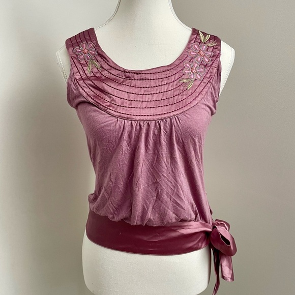 Vintage Y2K Scoop Neck Satin Tie Waist Embroidered Detail Pink Tank Top - Picture 1 of 7